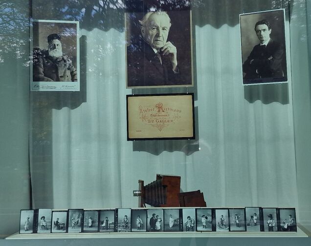 aktuelle Fenstergestaltung zum Fotoatelier Rietmann